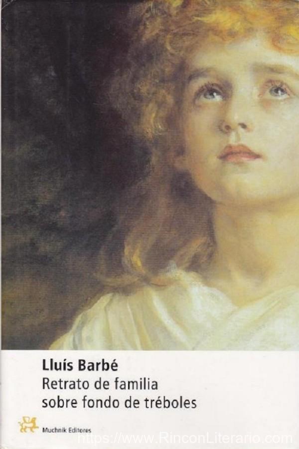 Retrato de familia sobre fondo de tréboles
